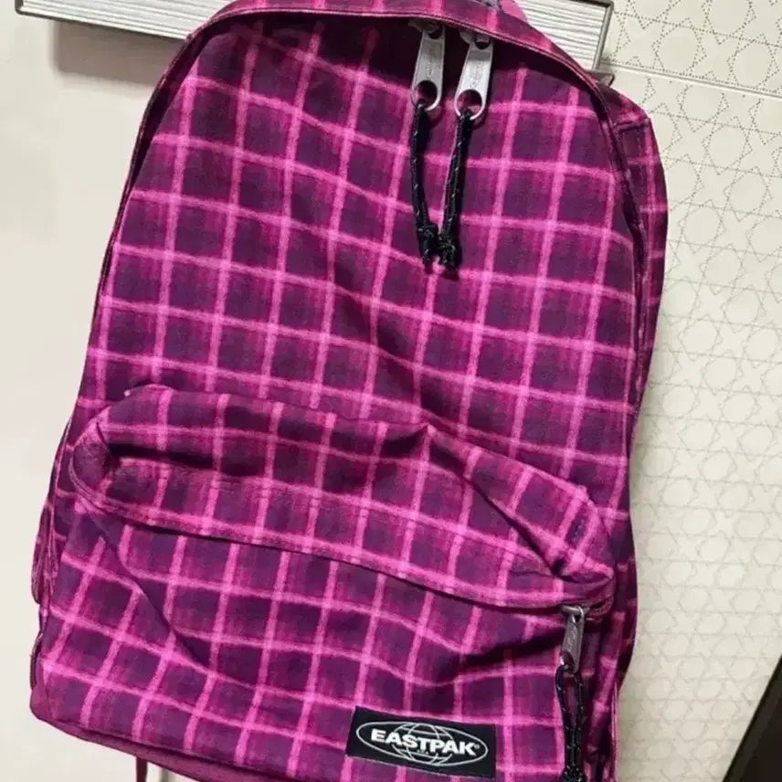 [BUNJANG] Eastpak CHIZZO- Charged Check Pink 24L Backpack / 이스트팩 치조백팩 24리터 핑크체크백팩