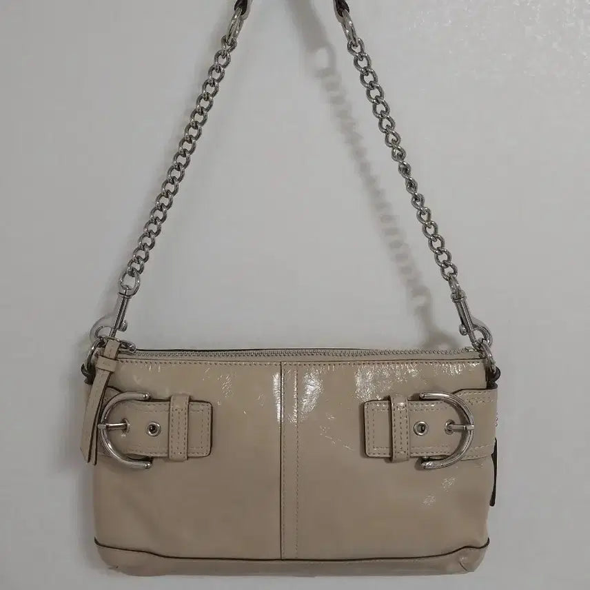 [BUNJANG] Coach Beige Enamel Chain Shoulder Bag / 코치 베이지 에나멜 체인 숄더백