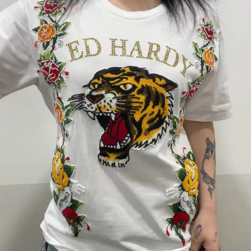 [BUNJANG] Ed Hardy Embroidered Patch Tiger Rose Artwork Short Sleeve T-Shirt / Ed Hardy 에드하디 자수패치 타이거 장미 아트워크 반팔 티셔츠