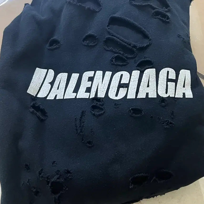 [BUNJANG] Balenciaga Distressed Hoodie XXL / [XXL]발렌시아가 디스 후드티