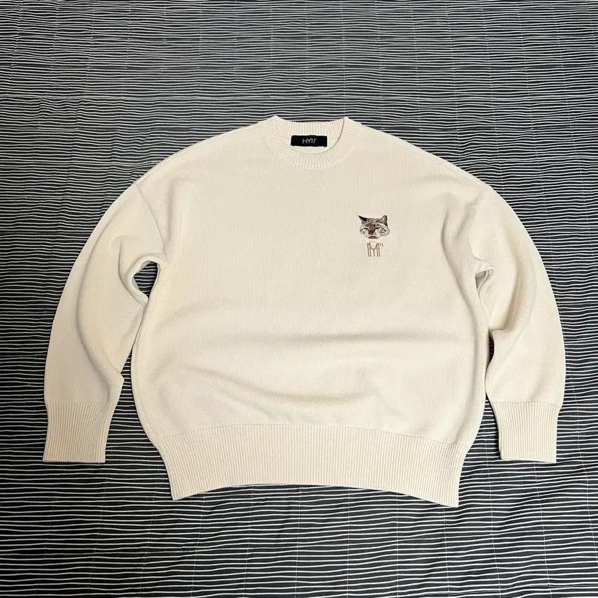 [BUNJANG] HIGHTO Unisex Embroidered Knit Sweater - Ivory / 하이투 [UNISEX] 하이키 자수 니트 스웨터 아이보리
