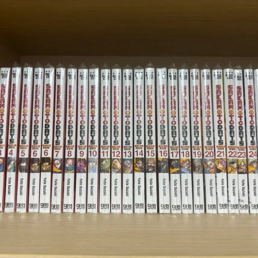 [BUNJANG] Sakamoto Days Complete Set Volumes 1-24 with Holiday Novel & Exclusive Extras / 사카모토데이즈 1-24 홀리데이즈 소설 특전 사카데이