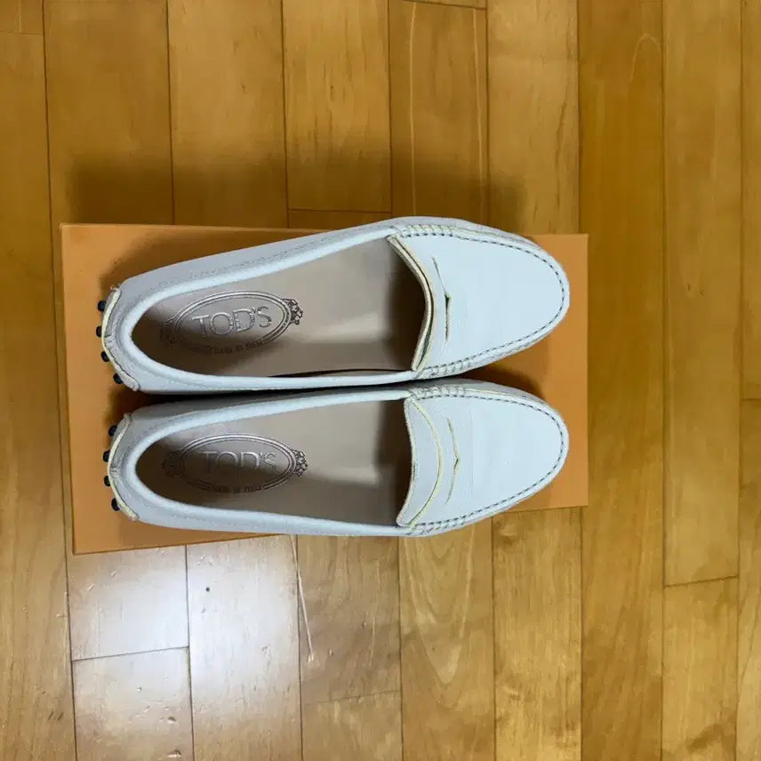 [BUNJANG] Tod's Women's White Leather Driving Shoes / 토즈 드라이빙 슈즈