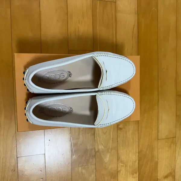 [BUNJANG] Tod's Women's White Leather Driving Shoes / 토즈 드라이빙 슈즈