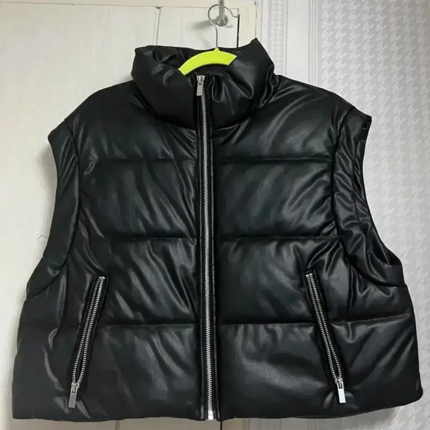 [BUNJANG] Zara Cropped Leather Vest / Zara 자라 크롭 레더 로우클래식 베스트