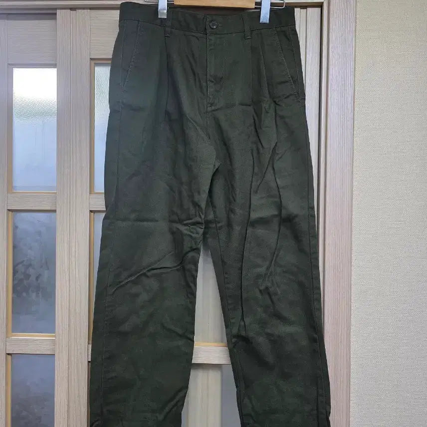 [BUNJANG] Musinsa Standard One-Tuck Regular Fit Chino Pants Khaki / 무탠다드 / 원 턱 레귤러 핏 치노 팬츠 [카키]