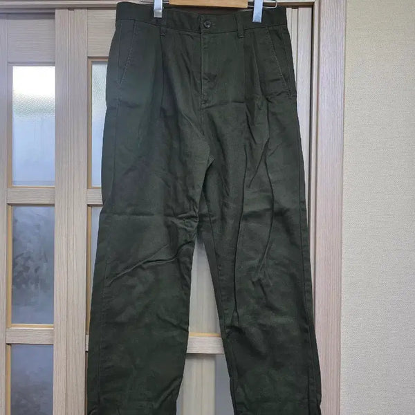 [BUNJANG] Musinsa Standard One-Tuck Regular Fit Chino Pants Khaki / 무탠다드 / 원 턱 레귤러 핏 치노 팬츠 [카키]