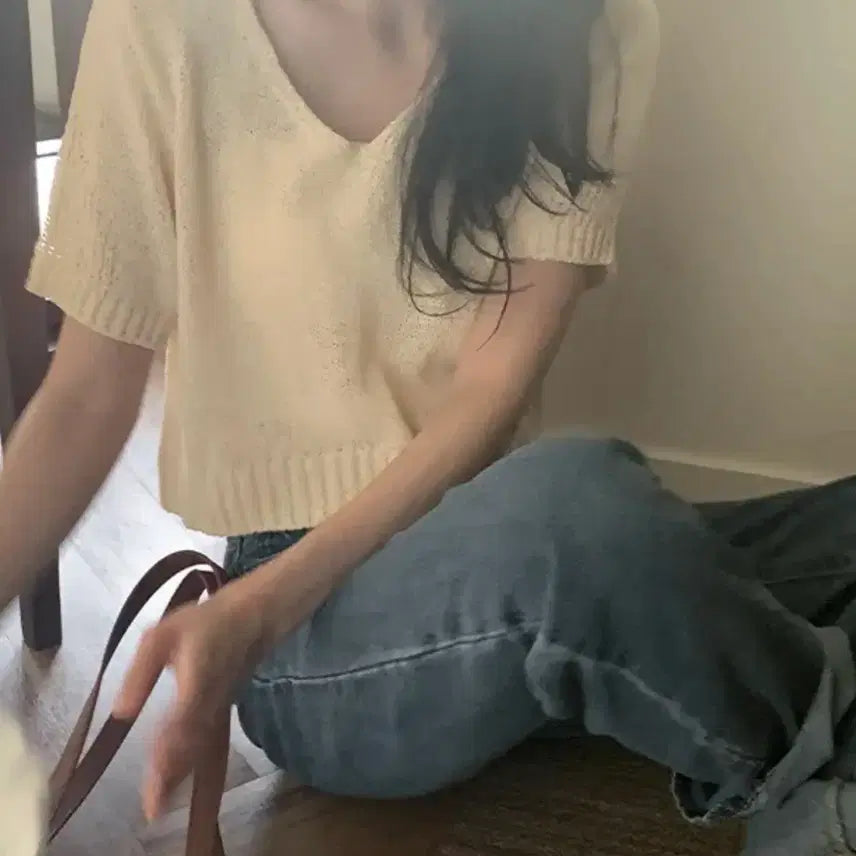 [BUNJANG] Ivory V-Neck Short Sleeve Knit Crop Top / 아이보리 브이넥 반팔 니트 크롭티