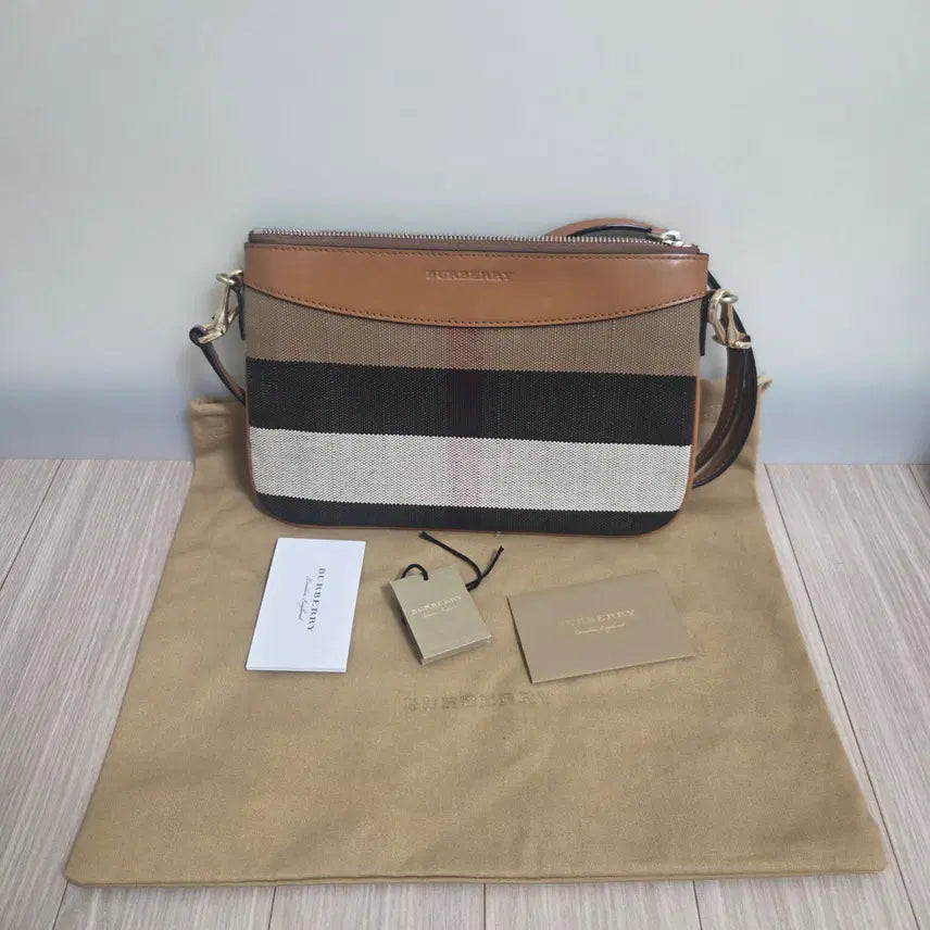 [BUNJANG] Burberry Payton Crossbody Bag / Clutch / [정품] 버버리 페이톤 크로스 백/클러치 이용가능