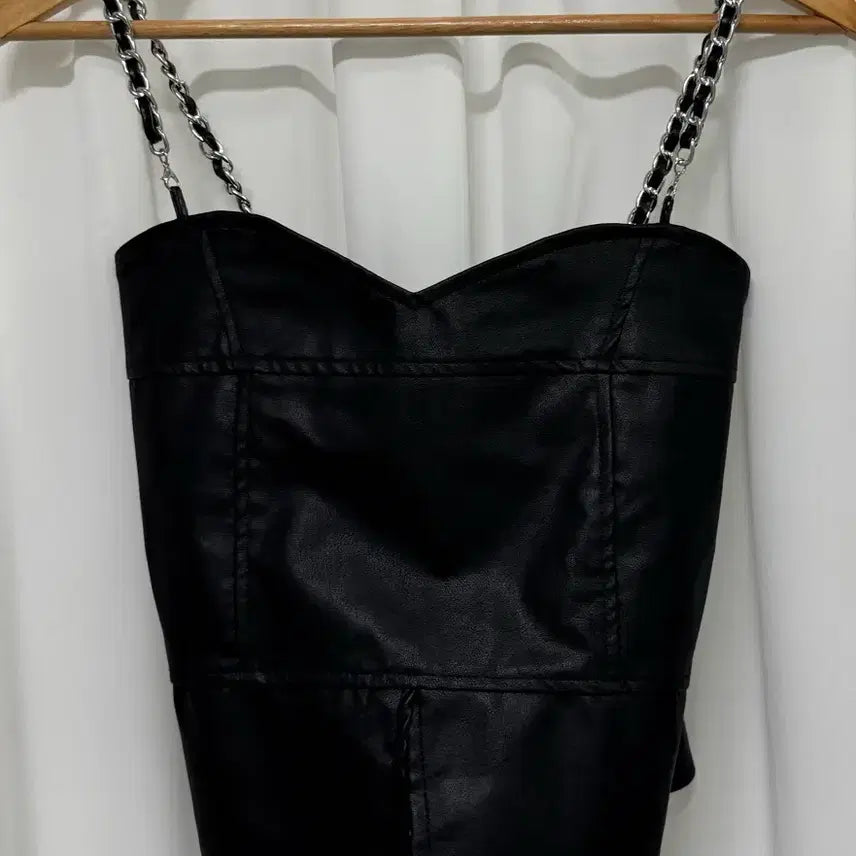 [BUNJANG] REVENSTUDIO Leather Chain Strap Bustier Cami Top Black / 리펜스튜디오 레더 체인끈 뷔스티에 나시탑 블랙