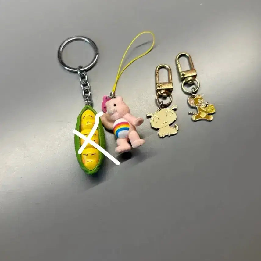 [BUNJANG] Bundle Set Keyrings (Peas, Care Bears, Shiro, Jerry) / 키링 일괄 판매 (완두콩/케어베어/흰둥이/제리)