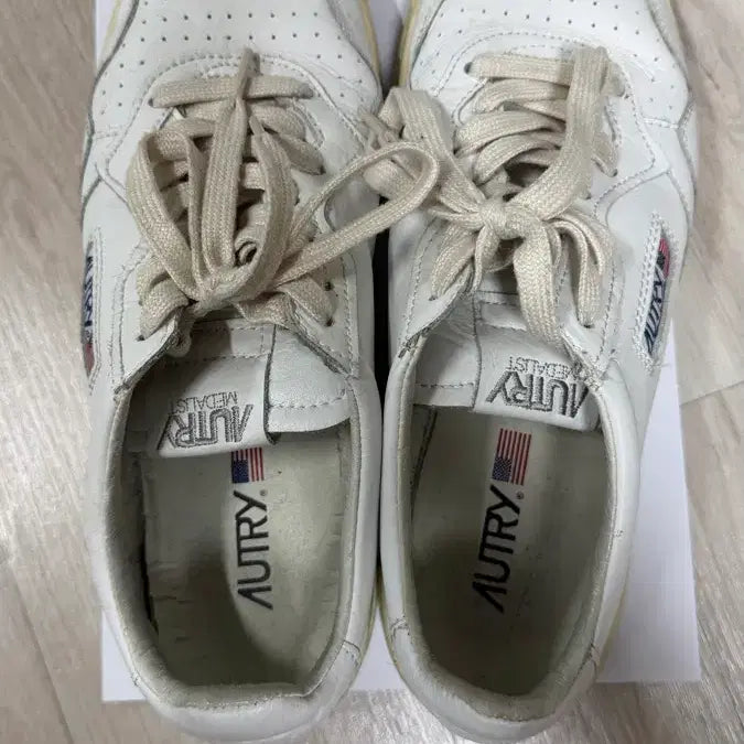 [BUNJANG] Autry Medalist Leather Sneakers White Size 42 / [42]오트리 메달리스트 레더 흰색 스니커즈
