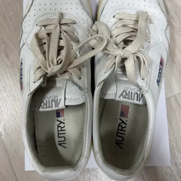 [BUNJANG] Autry Medalist Leather Sneakers White Size 42 / [42]오트리 메달리스트 레더 흰색 스니커즈