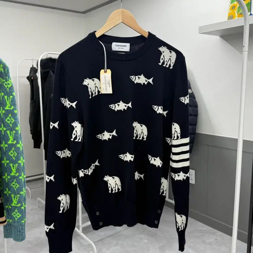 [BUNJANG] Thom Browne Bear & Salmon Knit Navy Size 3 / [당일발송/미시착새상품,3] 톰브라운 베어앤살몬 니트 네이비 3