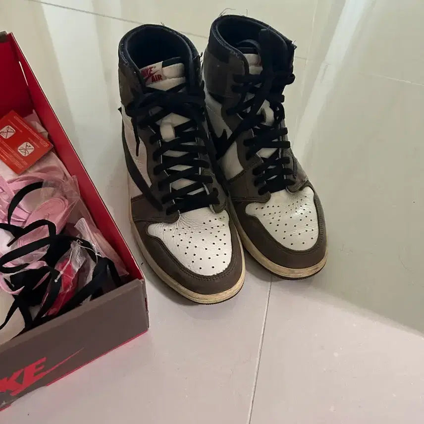 [BUNJANG] Air Jordan 1 High Travis Scott Mocha US 10 / 조던 스캇 모카 하이 280 사이즈 팝니다