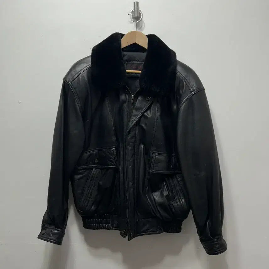 [BUNJANG] Vintage Black Leather Bomber Jacket with Fur Collar / 빈티지 소가죽 블랙 가죽 퍼 카라 봄버 자켓  M