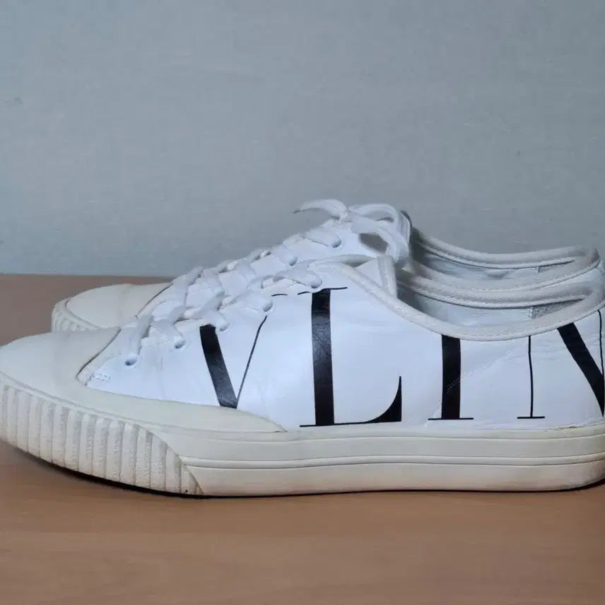 [BUNJANG] Valentino Leather Sneakers Size 41 (260-265mm) / 발렌티노 41 약 260-265 가죽 스니커즈