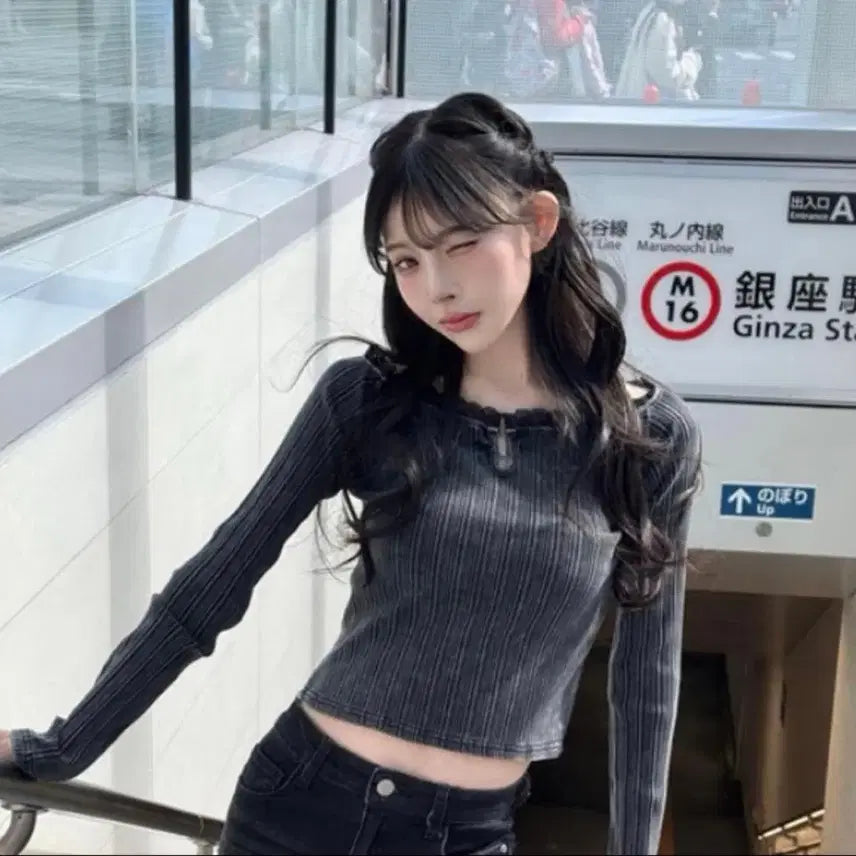 [BUNJANG] Washed Off-the-Shoulder T-Shirt / 워싱 오프숄더 티셔츠