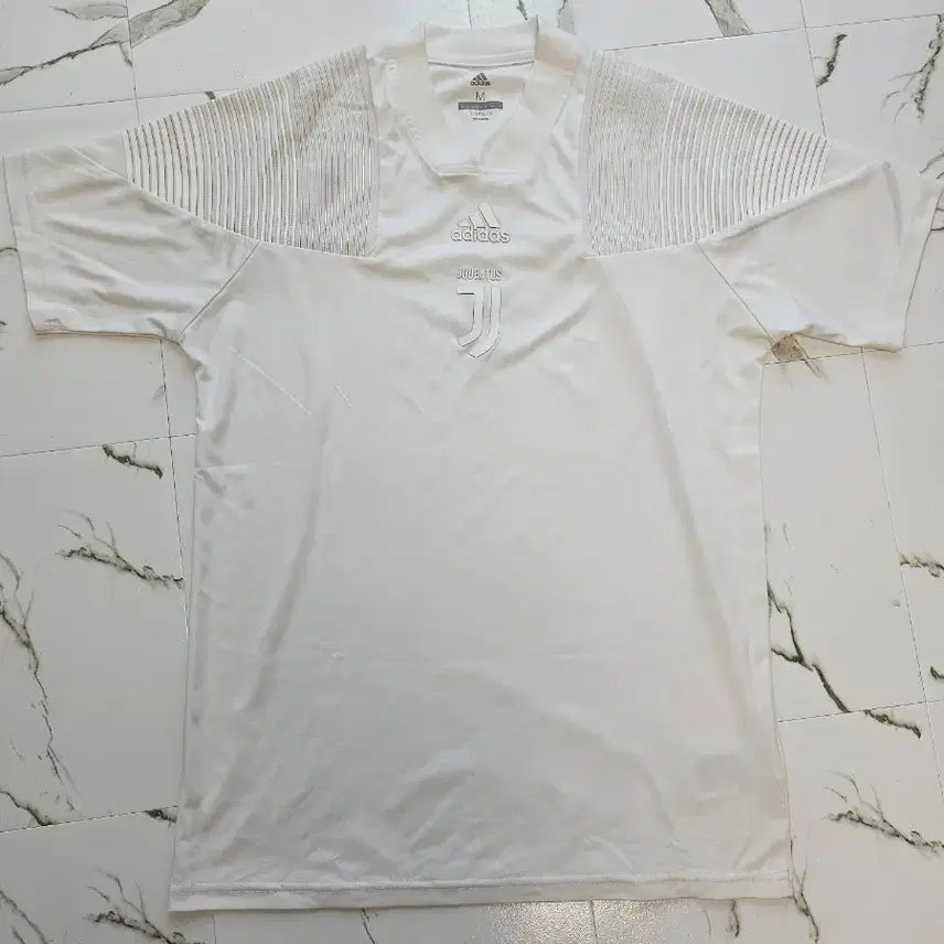 [BUNJANG] Adidas Juventus White Short Sleeve T-Shirt Size 18 / 아디다스 유벤투스 흰색 반팔 티셔츠 18