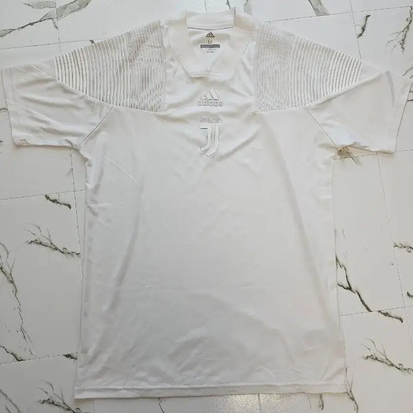 [BUNJANG] Adidas Juventus White Short Sleeve T-Shirt Size 18 / 아디다스 유벤투스 흰색 반팔 티셔츠 18
