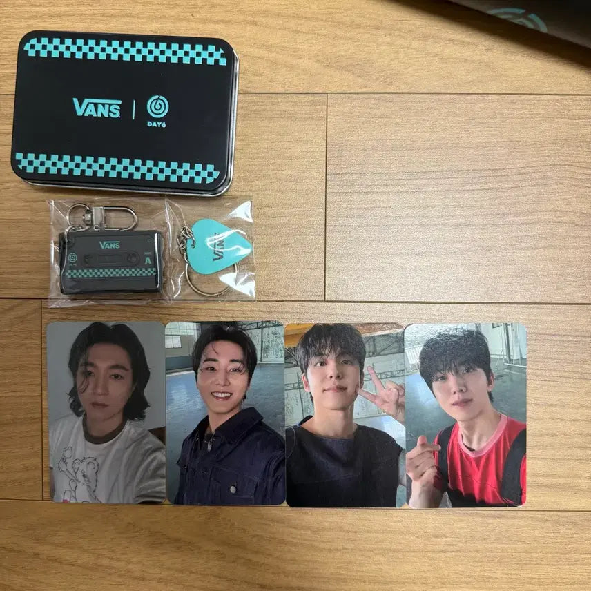 [BUNJANG] DAY6 Vans Photocard Keychain / 데이식스 반스 포카 키링 양도