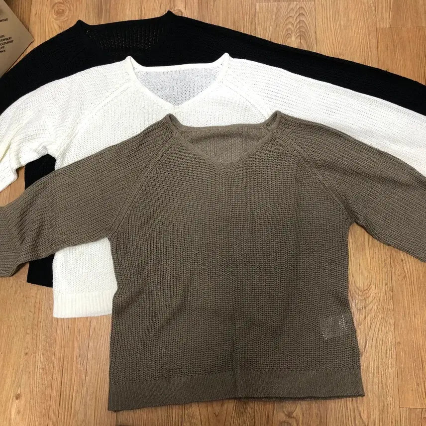 [BUNJANG] V-Neck Summer Knit (Black/White/Brown) / 브이넥 여름 니트 (블랙/화이트/브라운) 개별 구매 가능