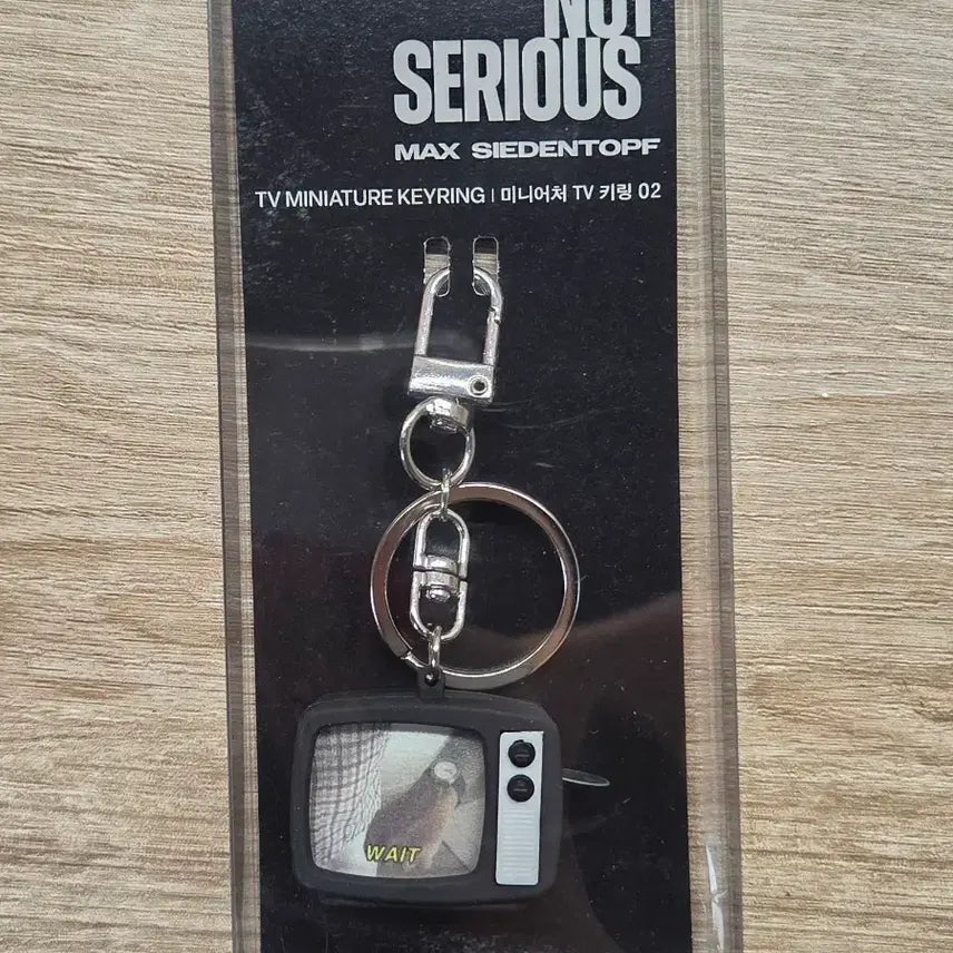 [BUNJANG] Max Siedentopf Miniature TV Keychain / 맥스 시덴토프 미니어처 TV 키링 02 wait