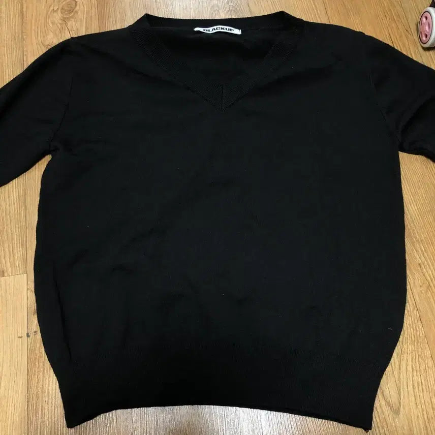 [BUNJANG] Black Up V-Neck Knit Black / 블랙업 브이넥 니트 블랙