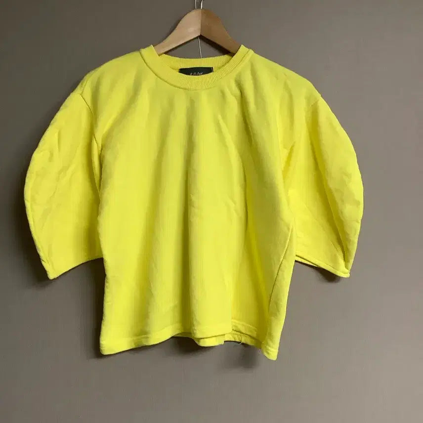 [BUNJANG] Yellow Sweatshirt T-shirt / 노란색 맨투맨 티셔츠 반팔티셔츠