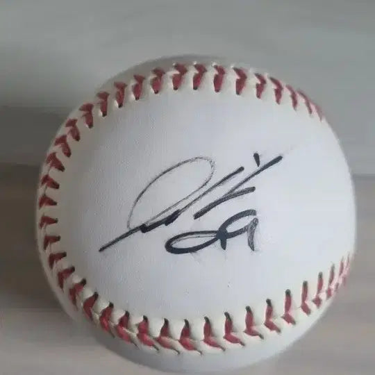[BUNJANG] Ryu Hyun-jin Autographed Baseball / 류현진 선수 싸인볼입니다