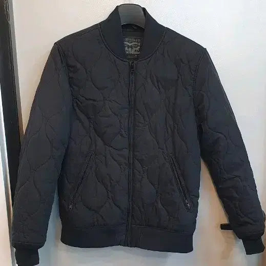 [BUNJANG] Levi's Black Quilted Bomber Jacket / 리바이스 블랙 퀼팅 봄버 자켓M(남여다가능)신장165-170