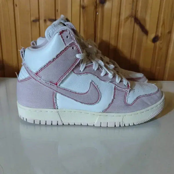 [BUNJANG] Nike Dunk High 1985 Pink Denim Barely Rose / 250mm 나이키 덩크 하이 1985 핑크 데님 베얼리 로즈