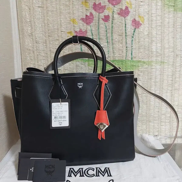 [BUNJANG] MCM Black Leather Mila Tote Bag with Charm / 미사용정품)MCM 블랙 레더 토트백 + 참 장식 가방