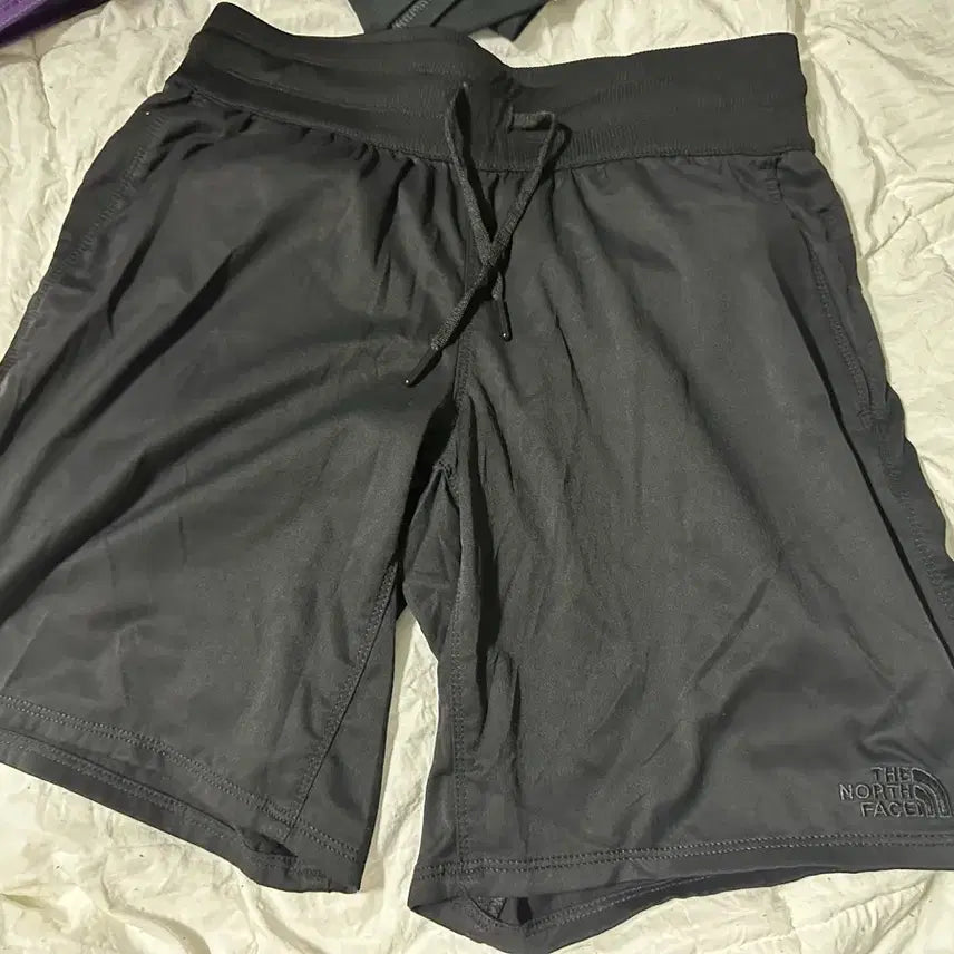 [BUNJANG] The North Face Women's Black Shorts / 노스페이스 블랙 반바지 여성용 쇼츠