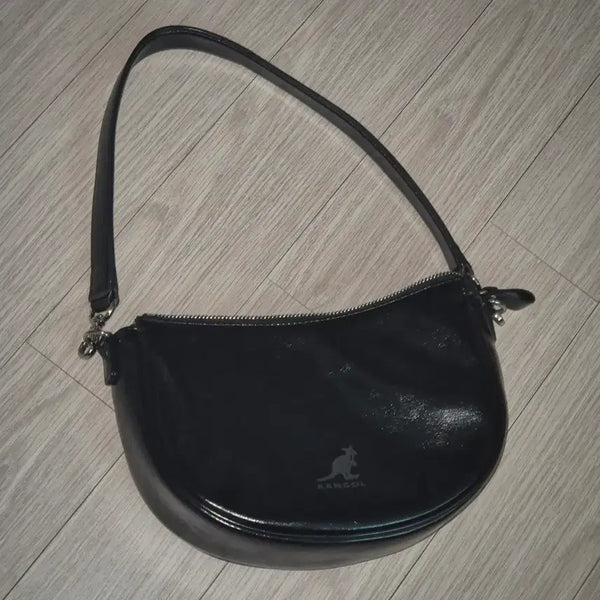 [BUNJANG] Kangol Luna Half Moon Tote Bag Black / 캉골 루나 하프문 토트백 블랙