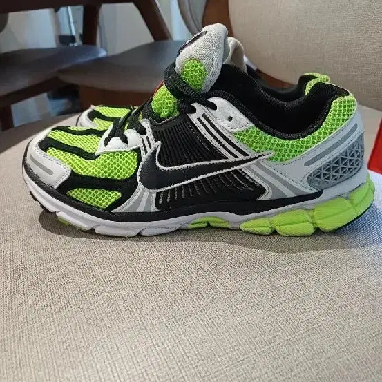 [BUNJANG] Nike Zoom Vomero 5 Electric Green / 나이키 줌보메로5 일렉트릭 그린 [265]