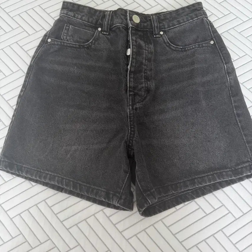 [BUNJANG] Zara Black Denim Short Pants / 자라 반바지 흑청 데님 숏팬츠
