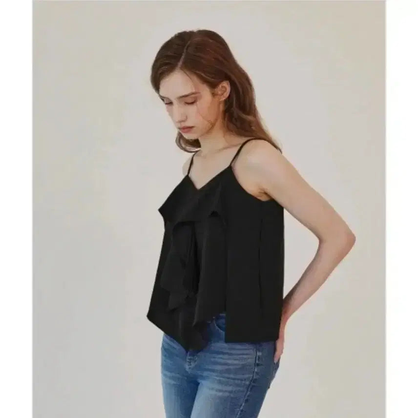 [BUNJANG] Black Frill Sleeveless Blouse / # 블랙 프릴 나시 블라우스
