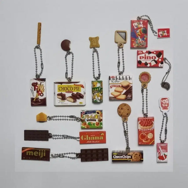 [BUNJANG] Bundle Set: Snack Gacha Keychains (Pino, Strawberry Milk, Ito Seika, Lotte, Meiji, etc.) / 일괄) 과자 가챠 (피노, 딸기우유, 이토제과, 롯데, 메이지 등등)