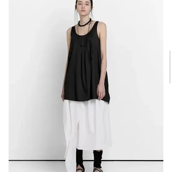 [BUNJANG] Lowtide Sleeveless Top / 로우타이드 슬리브리스 (1회착용)