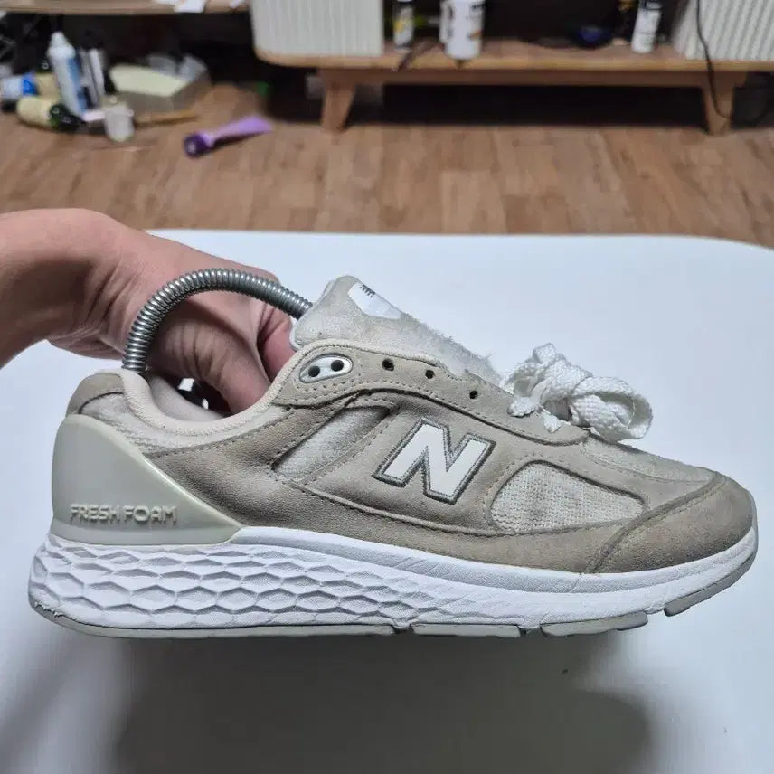 [BUNJANG] New Balance Fresh Foam Sneakers Beige Size 250 / 뉴발란스 프레쉬폼 스니커즈 베이지 250
