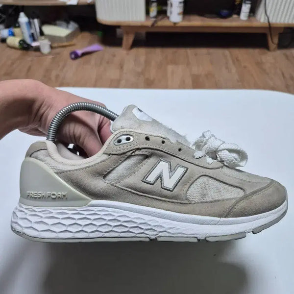 [BUNJANG] New Balance Fresh Foam Sneakers Beige Size 250 / 뉴발란스 프레쉬폼 스니커즈 베이지 250