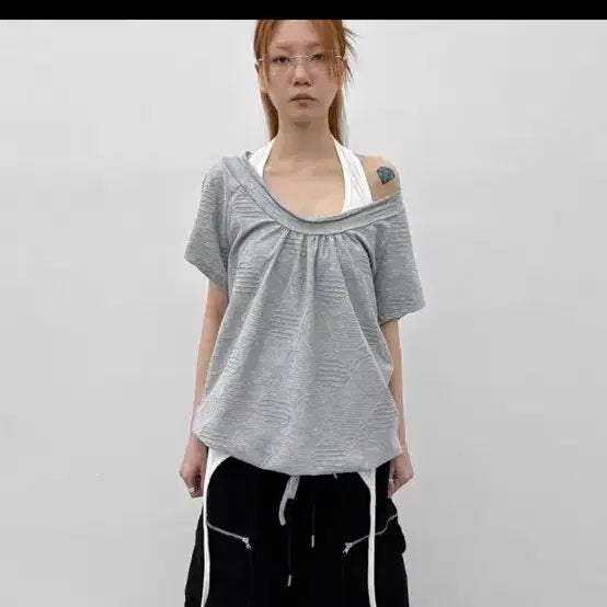 [BUNJANG] Off-Shoulder String Short-Sleeve T-Shirt - Mori Girl Style, Grey / 오픈숄더 스트링 반팔티 모리걸 그레이 에이블리 통통