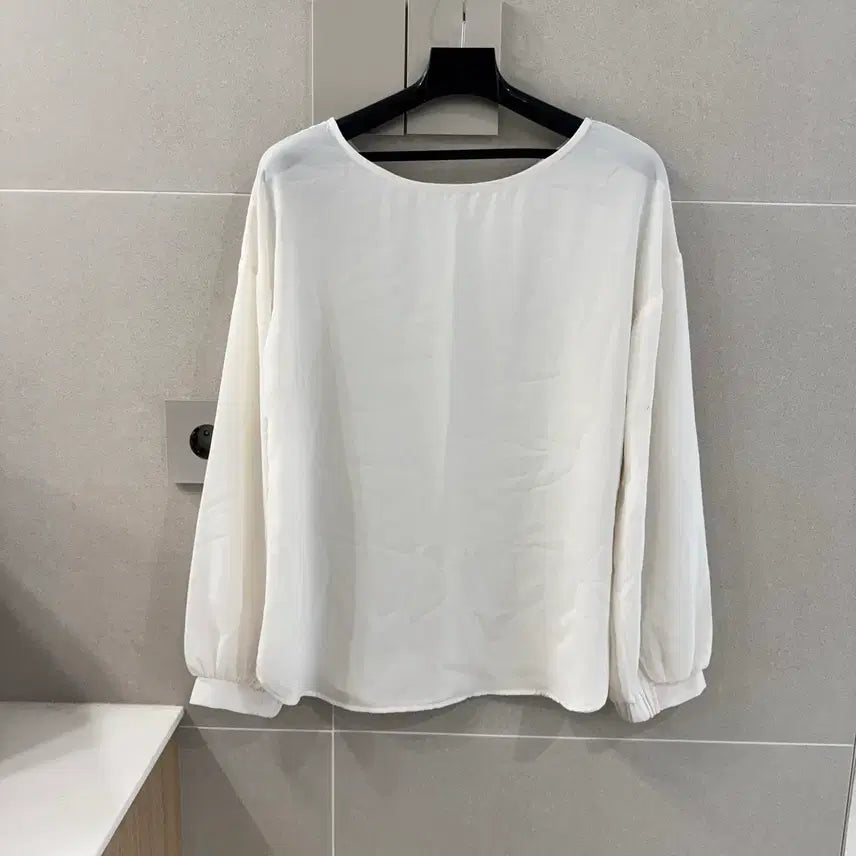 [BUNJANG] Ivory Puff Sleeve Long Sleeve Blouse / 아이보리 퍼프소매 긴팔블라우스