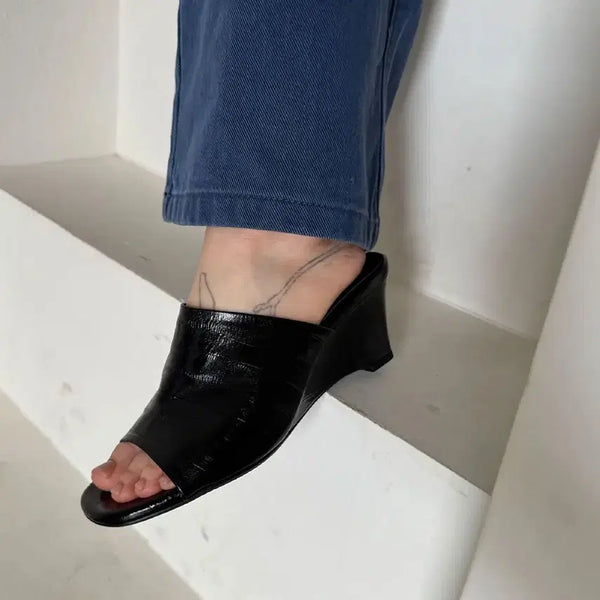 [BUNJANG] Hohuas HARI Wedge Heel Black / 호와스 HARI WEDGE HEEL (BLACK)