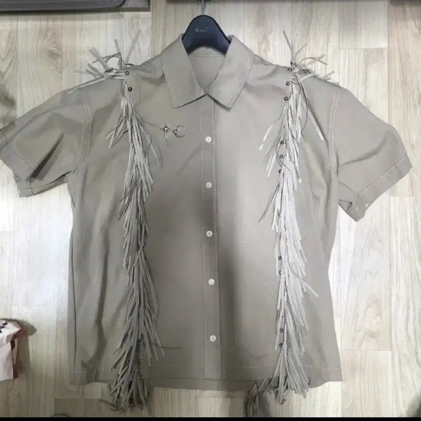 [BUNJANG] Thug Club Tassel Stud Denim Shirt (Beige) / 떠그클럽 테슬 스터드 데님 셔츠(베이지)(새상품)(구매문의 많음)