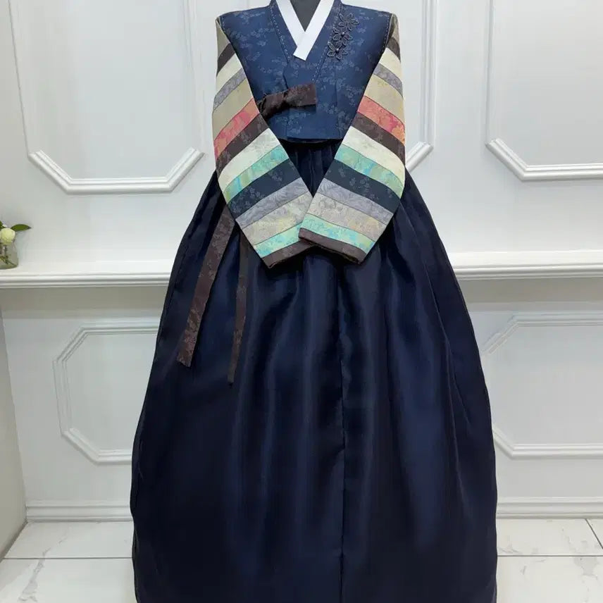 [BUNJANG] Navy Skirt Hanbok (Jeogori + Skirt) / 곤색 꽃 치마저고리
