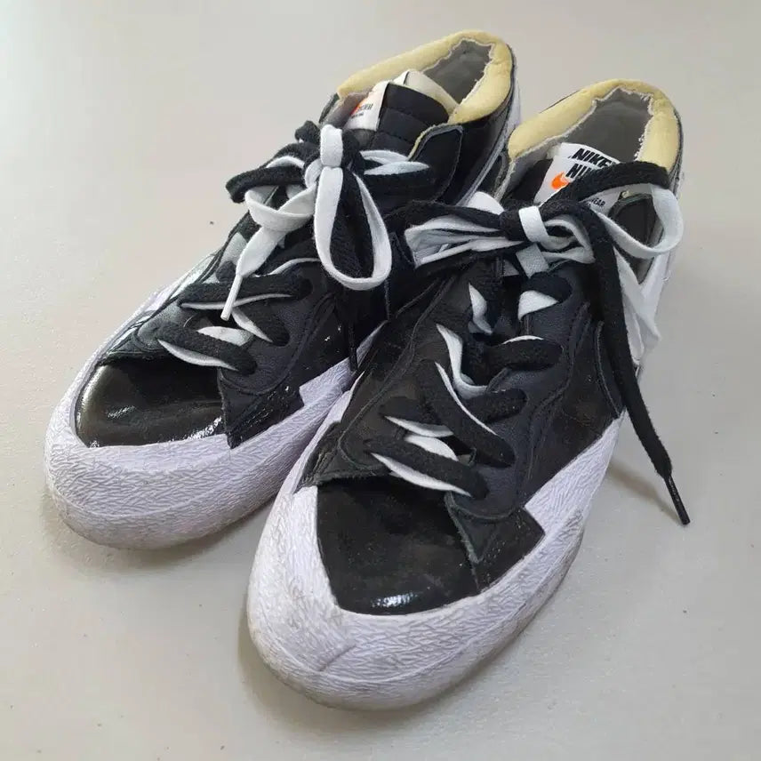 [BUNJANG] Nike x Sacai Blazer Low Patent Leather Sneakers / 나이키X사카이 블레이저 로우 페이던트 레더 운동화 280