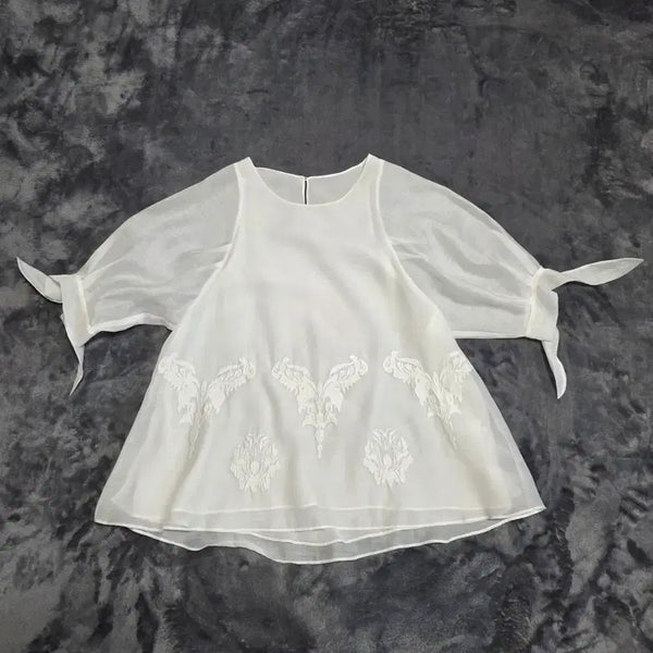 [BUNJANG] Crocodile Lady Embroidered Short Sleeve Blouse / (95)여성 크로커다일레이디 반팔 자수 블라우스