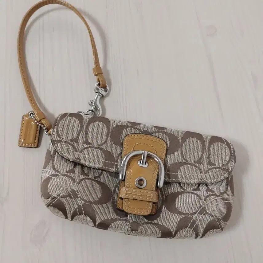 [BUNJANG] Coach Signature Wristlet Pouch / 코치 시그니처 손목지갑 스트랩 파우치